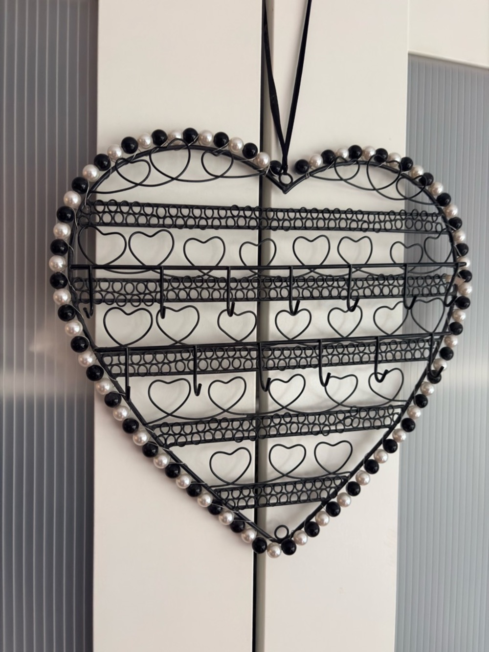 Heart-Shaped Black Metal Earring & Jewelry Organizer with Pearl Accents 11x11 - Picture 2 of 4